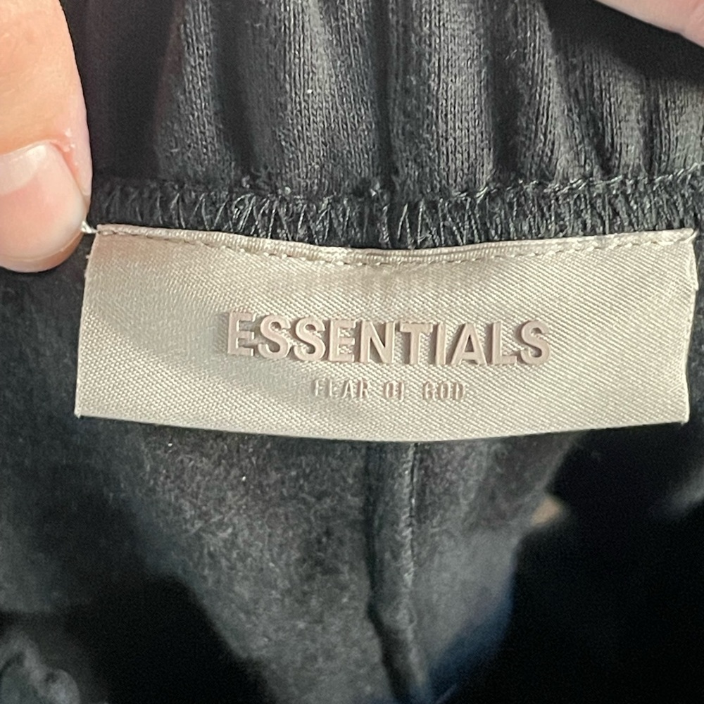 Fear of god Essentials Black Shorts strech limo - Picture 2 of 3